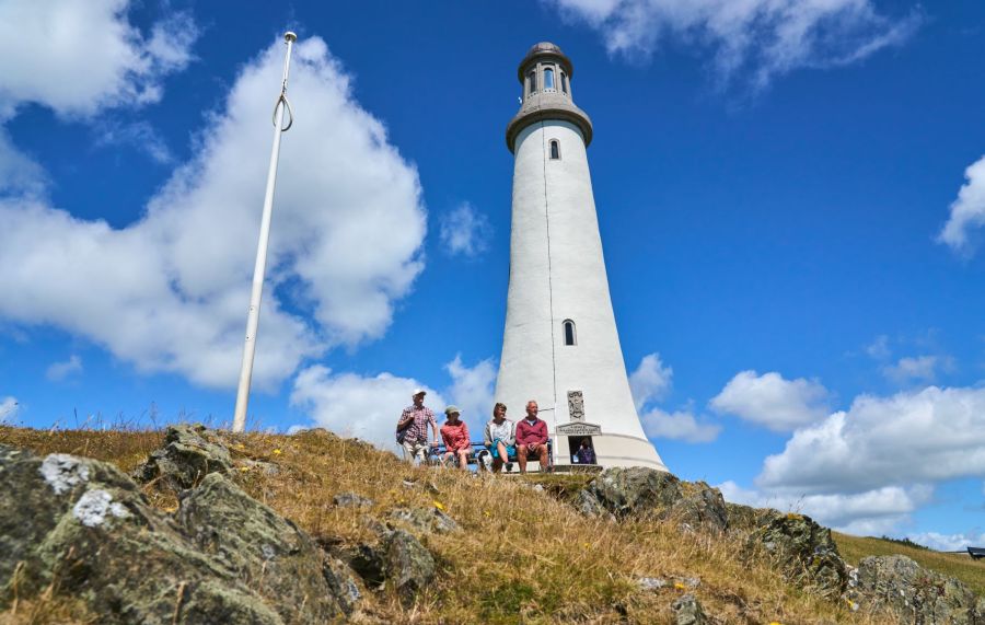 Friends On Bench Hoad Wildeymedia July2022
